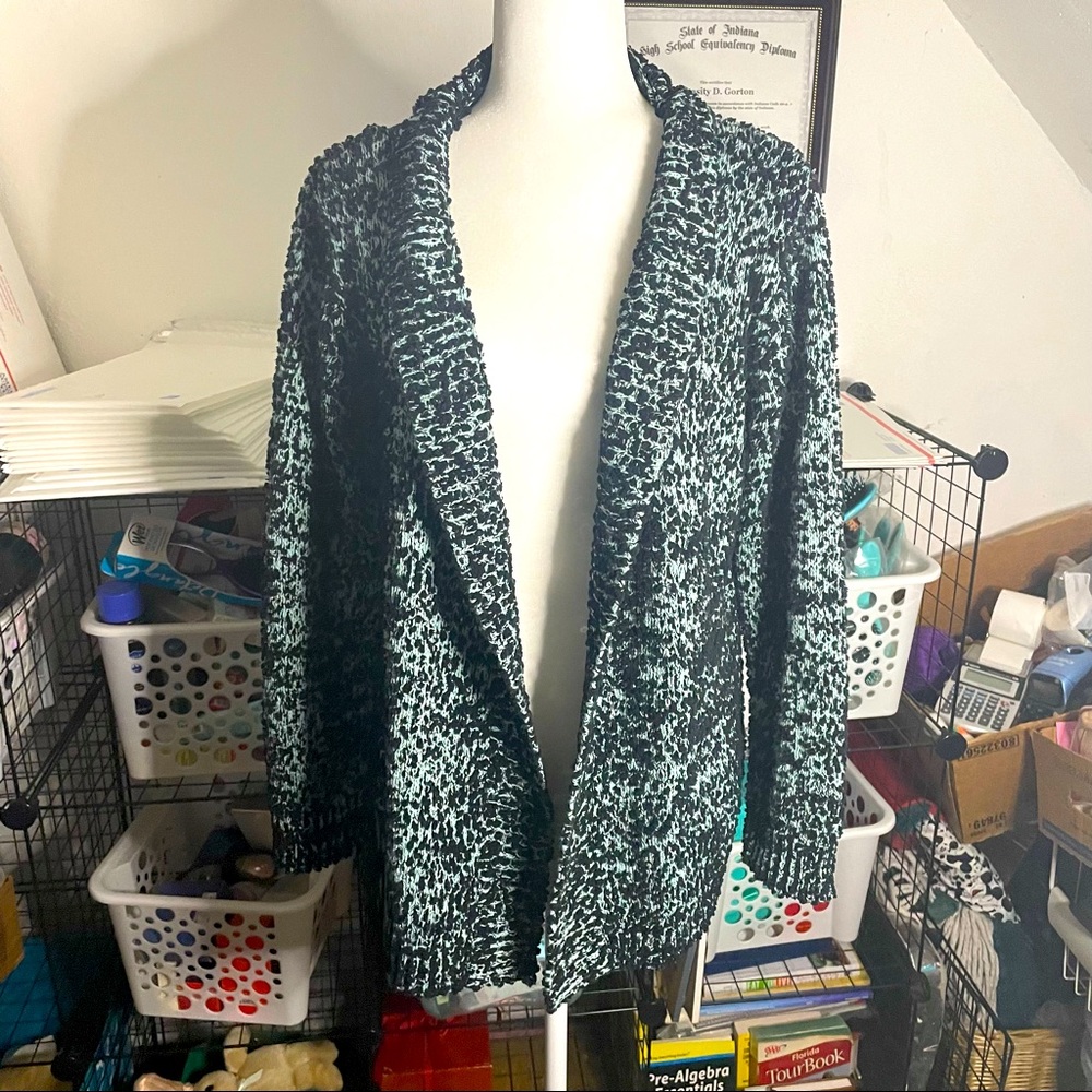 Sea foam/black bubble knit cardigan smoke and pet friendly